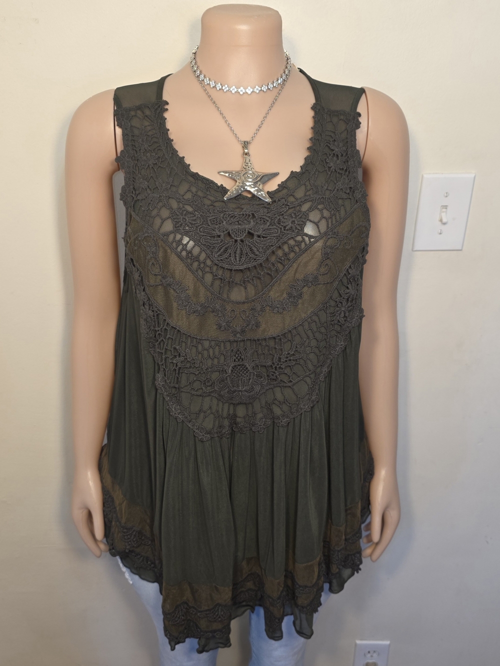☆Crochet Lace Olive Sleeveless Tank Top☆ - Picture 2 of 5